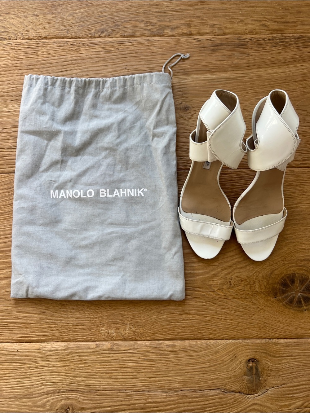 Good condition manolo blahnik white patent leather heels